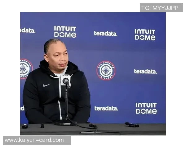 卢指导谈下半场调整为何不再使用小阵容强调祖巴茨首发带来的积极效果