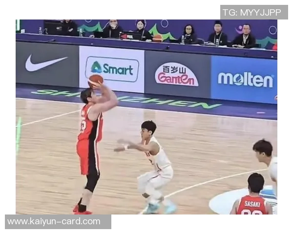 杨瀚森防守表现不佳面对挡拆和波斯特三分显得犹豫不决